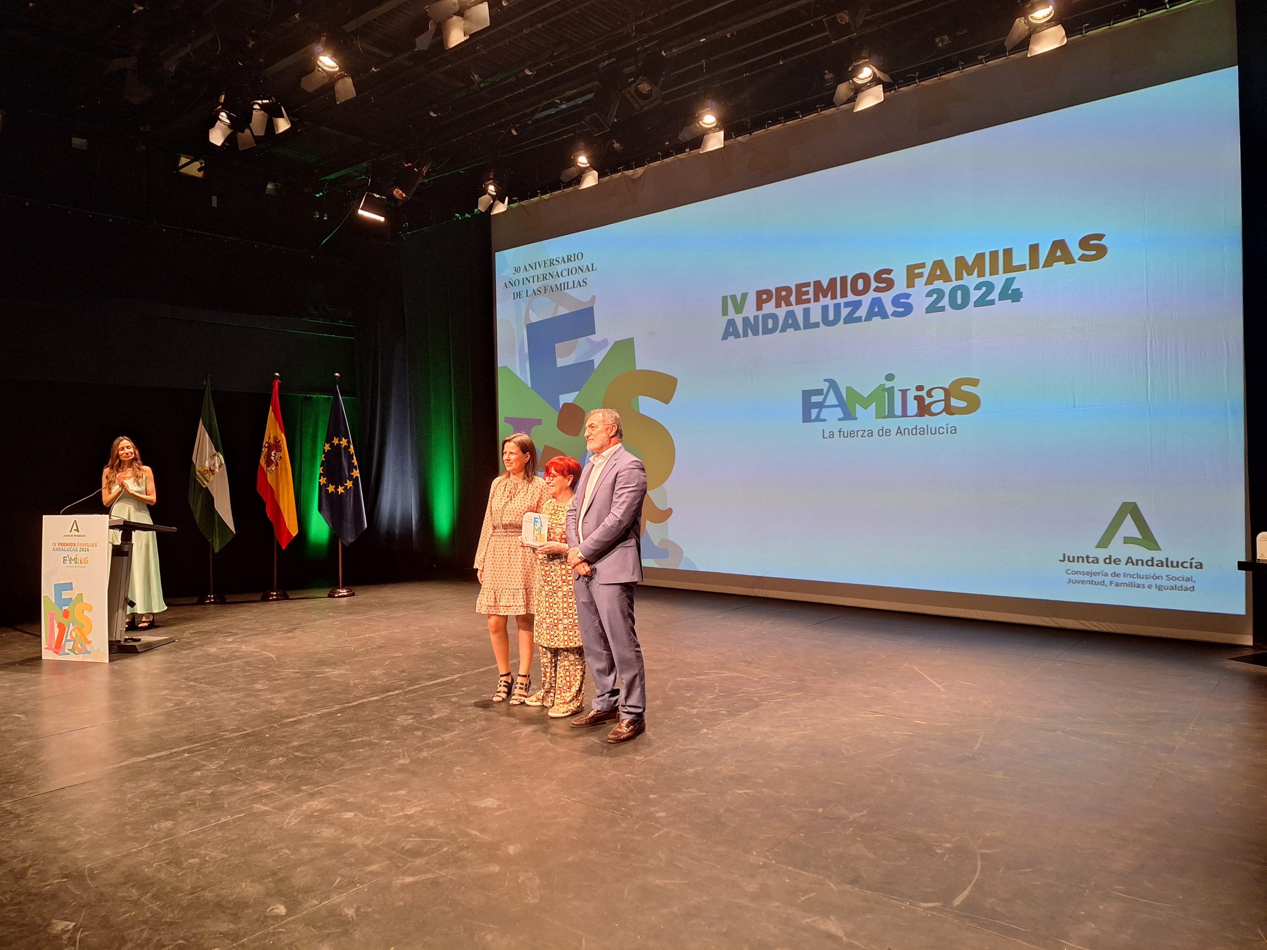 Asaenes premiada con los IV Premios Familias Andaluzas en la modalidad de “Familias Corresponsables”